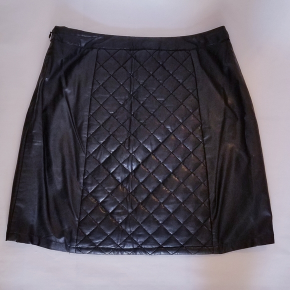 Sparkle & Fade Quilted Faux Leather Skirt (size:2) - Picture 3 of 8